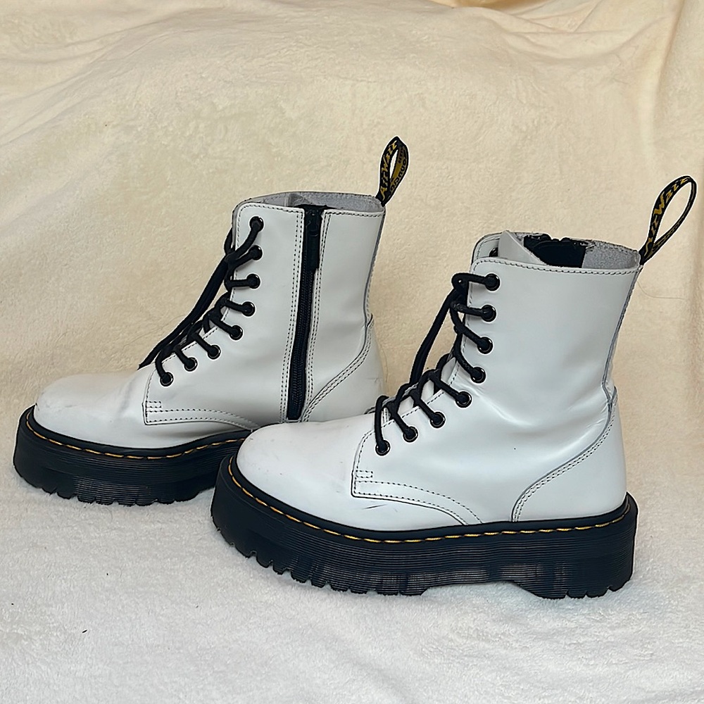 White leather 2” platform woman’s Doc Martens - Picture 2 of 8